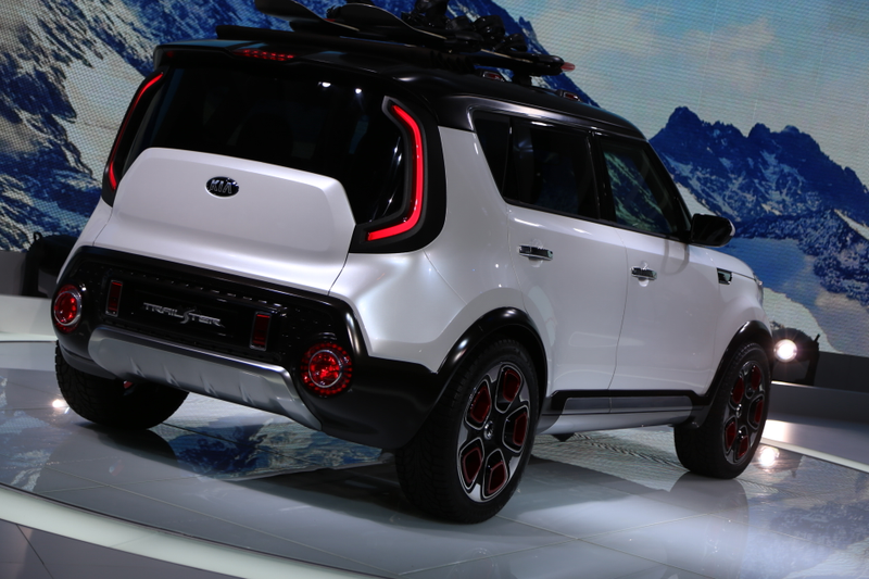Illustration for article titled Kia Trail'ster e-AWD Could Be An Ultra-Efficient Jeep Renegade Fighter